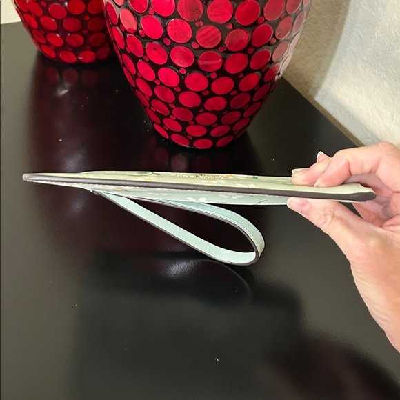 Kate Spade Lucy Day Tripper Daisy Medium L-Zip Wristlet EUC (MSRP $139) - Picture 10 of 17